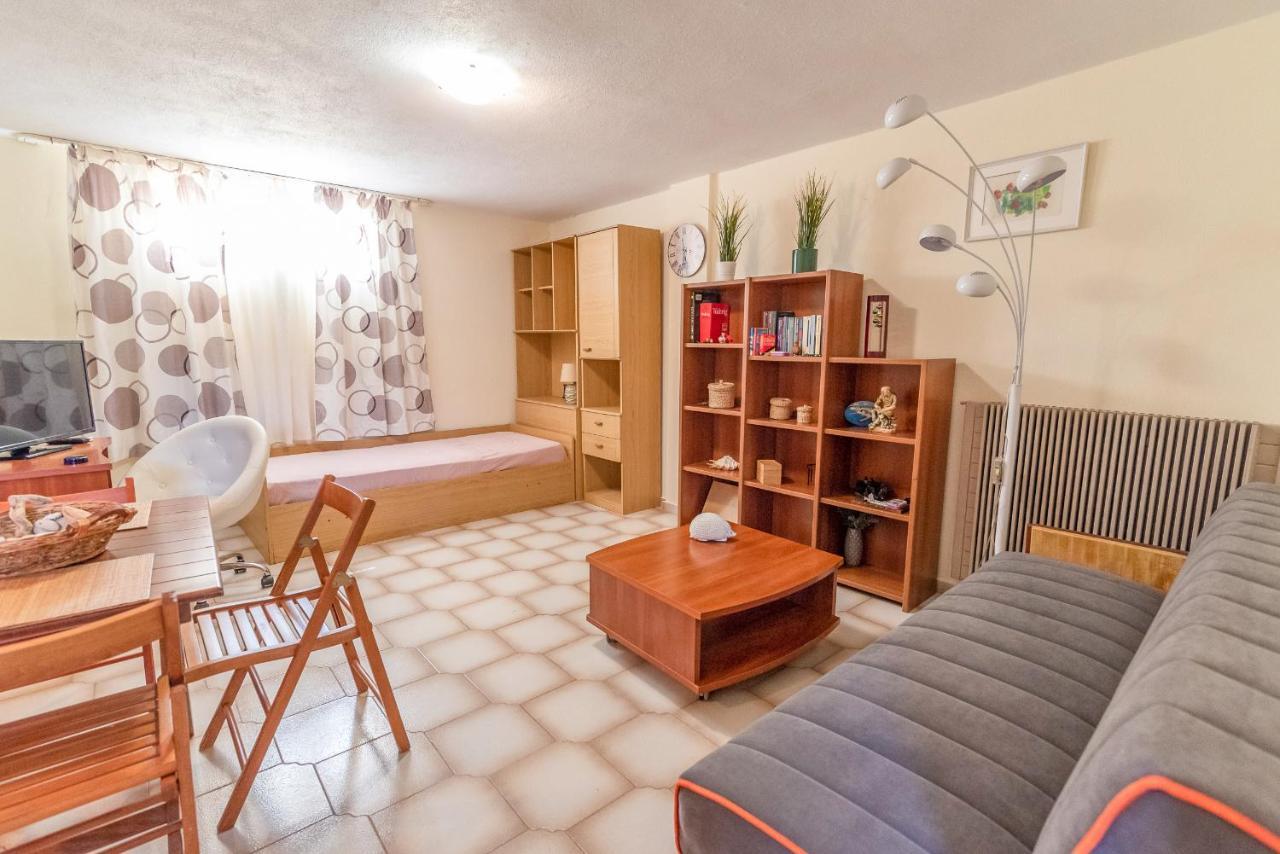 Pine Trees Apartment Preveza Esterno foto